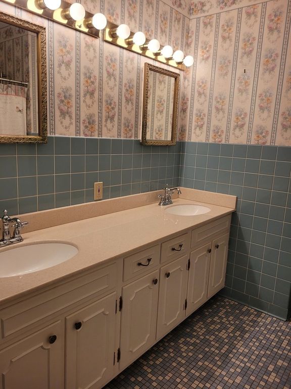 Image 37 of property listing at 25 Wildwood Drive, Mt Vernon, IL 62864