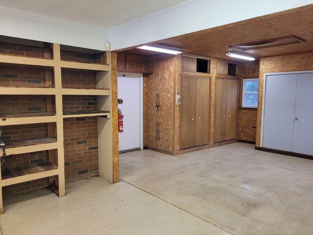 Image 40 of property listing at 25 Wildwood Drive, Mt Vernon, IL 62864