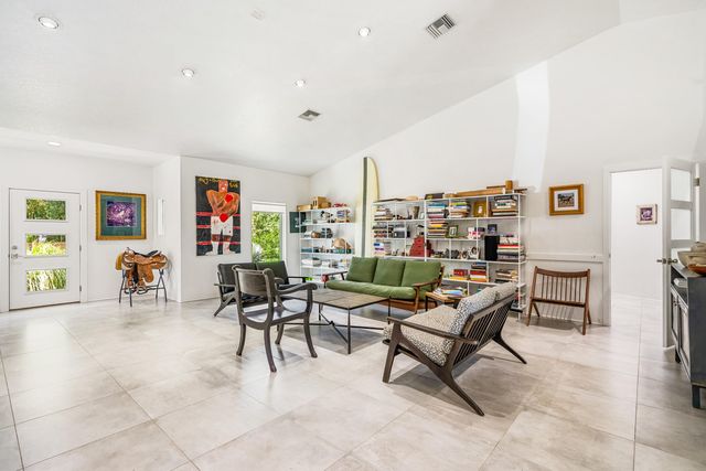 649 E Causeway Boulevard, Vero Beach, FL 32963