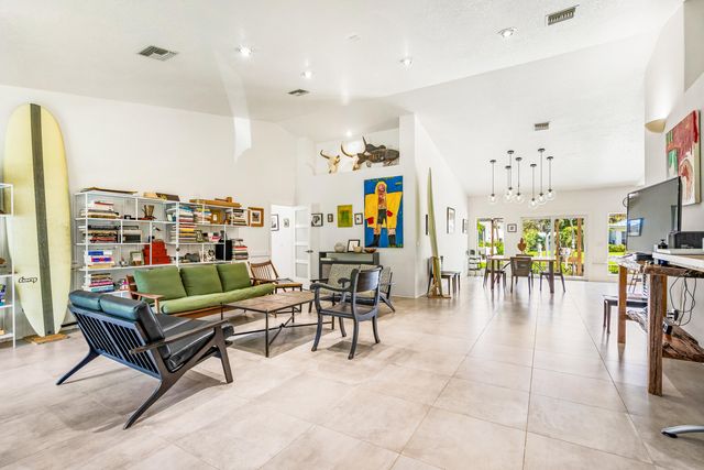 649 E Causeway Boulevard, Vero Beach, FL 32963