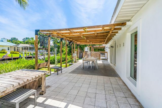 649 E Causeway Boulevard, Vero Beach, FL 32963