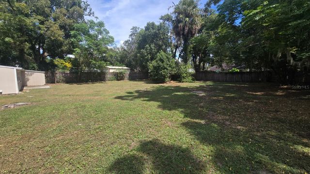 303 JOSEPHINE AVENUE, Fruitland Park, FL 34731