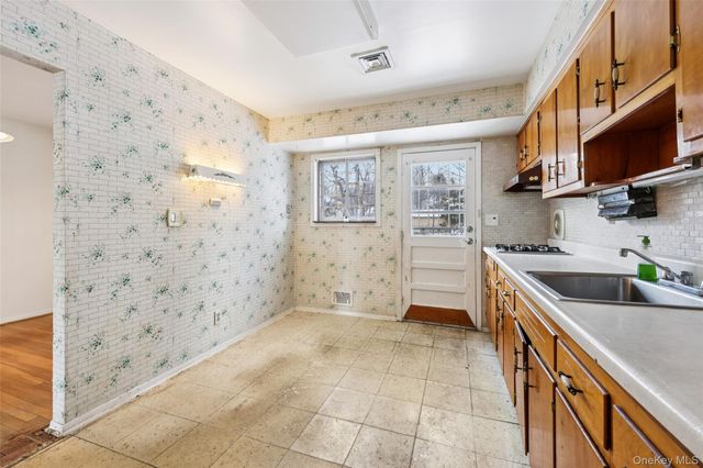 25 Freund Drive, Nanuet, NY 10954