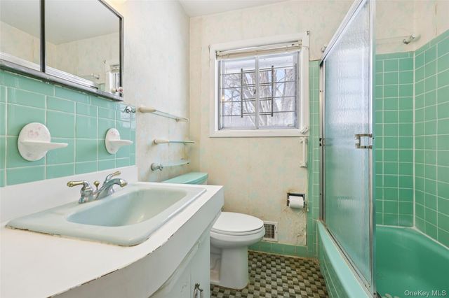 25 Freund Drive, Nanuet, NY 10954