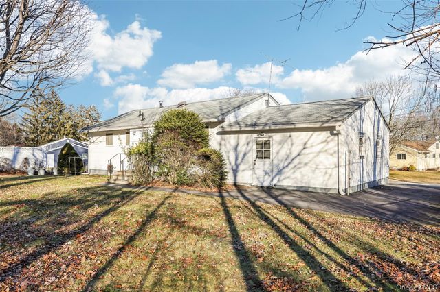 25 Freund Drive, Nanuet, NY 10954