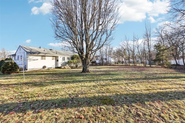 25 Freund Drive, Nanuet, NY 10954