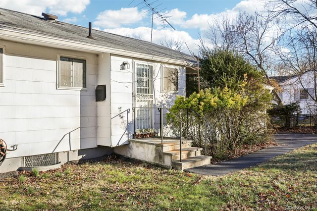 25 Freund Drive, Nanuet, NY 10954