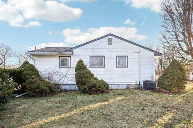 25 Freund Drive, Nanuet, NY 10954