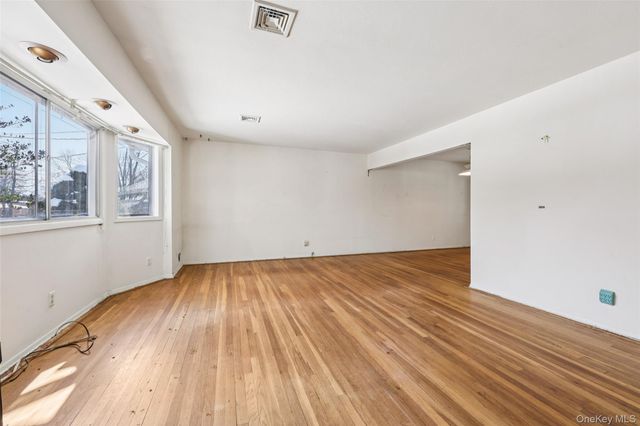 25 Freund Drive, Nanuet, NY 10954