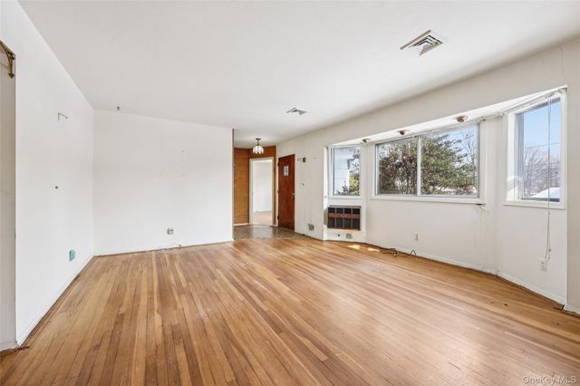 25 Freund Drive, Nanuet, NY 10954