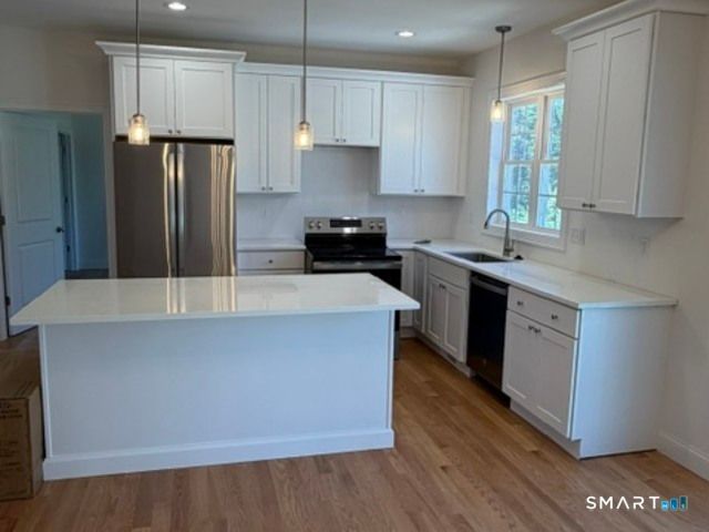 90 Apple Gate 190, Southington, CT 06489