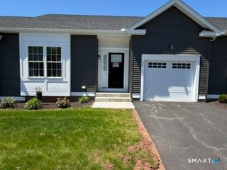 90 Apple Gate 190, Southington, CT 06489