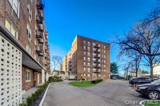 54-40 Little Neck Parkway 4A, Little Neck, NY 11362