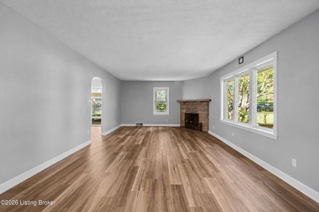 9014 Fern Creek Rd, Louisville, KY 40291