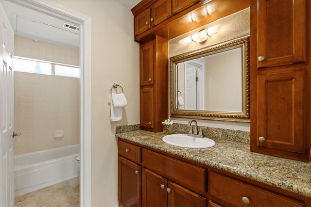 4104 N Hall Street 334, Dallas, TX 75219