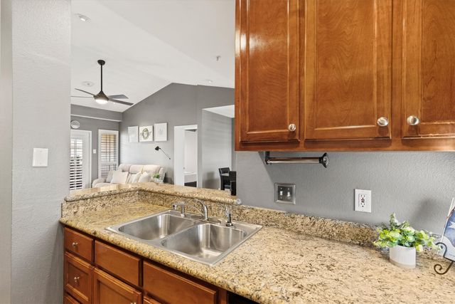 4104 N Hall Street 334, Dallas, TX 75219