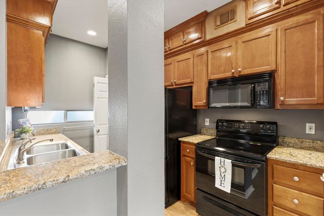 4104 N Hall Street 334, Dallas, TX 75219