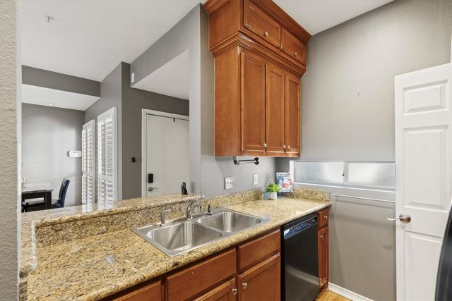 4104 N Hall Street 334, Dallas, TX 75219