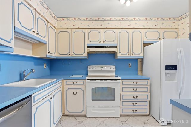 8 Irongate 8, Metuchen, NJ 08840