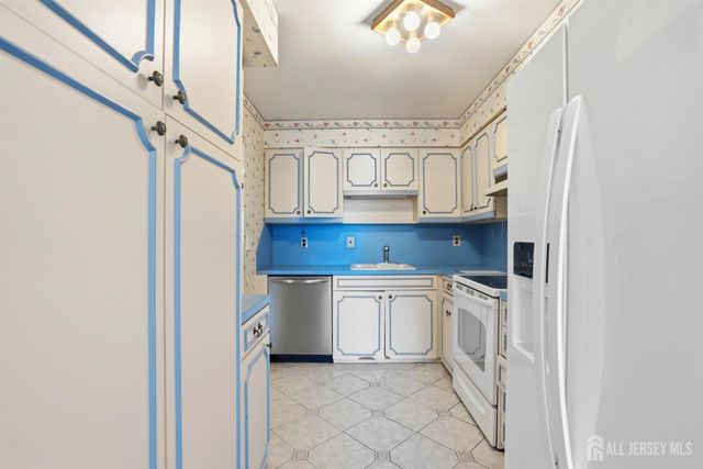 8 Irongate 8, Metuchen, NJ 08840