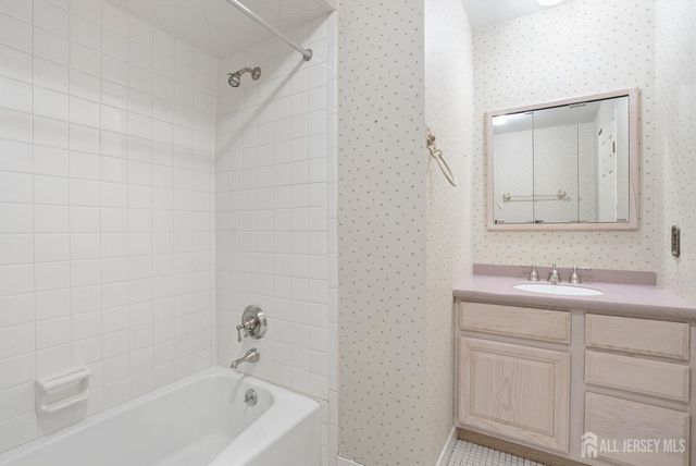 8 Irongate 8, Metuchen, NJ 08840