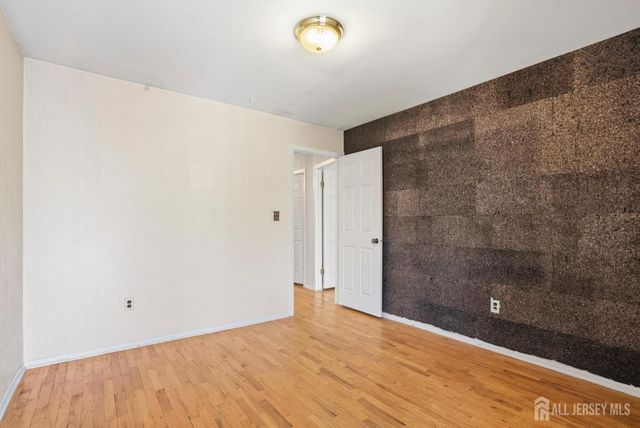 8 Irongate 8, Metuchen, NJ 08840