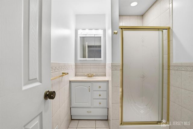 8 Irongate 8, Metuchen, NJ 08840