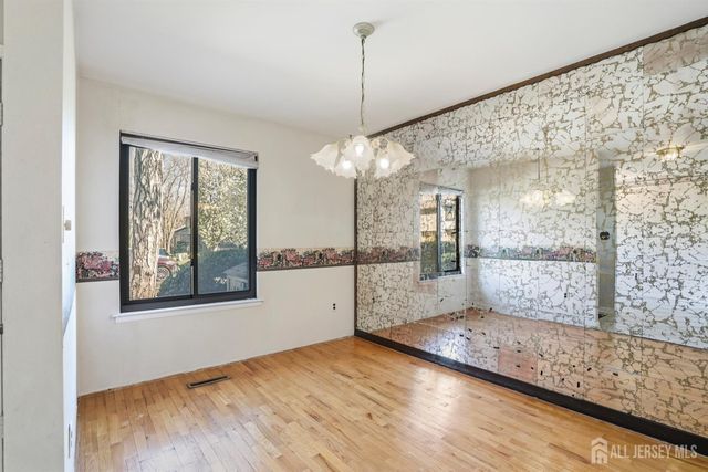 8 Irongate 8, Metuchen, NJ 08840