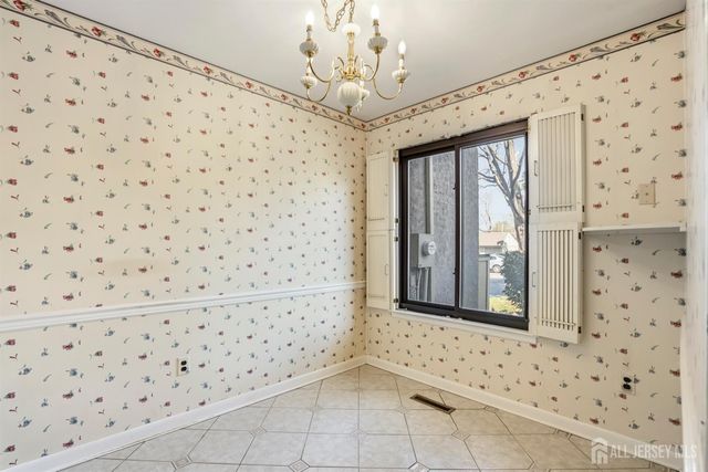 8 Irongate 8, Metuchen, NJ 08840