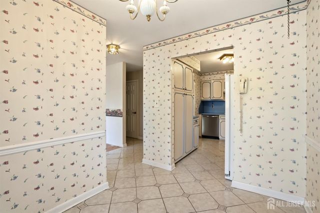 8 Irongate 8, Metuchen, NJ 08840