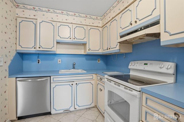 8 Irongate 8, Metuchen, NJ 08840