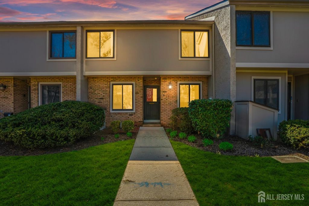 8 Irongate 8, Metuchen, NJ 08840