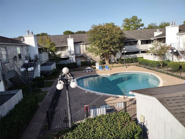 8787 Brae Acres Road 204, Houston, TX 77074