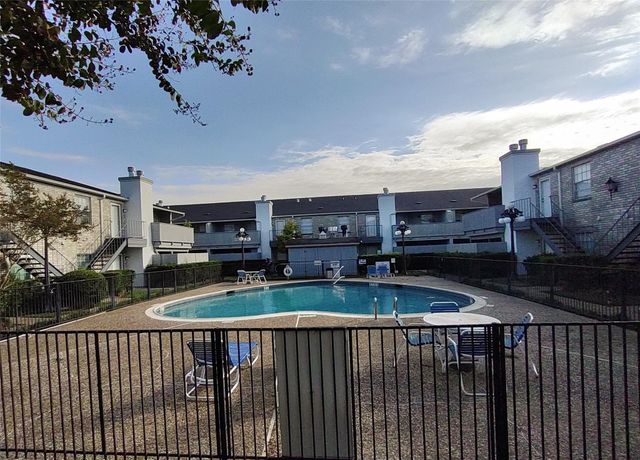 8787 Brae Acres Road 204, Houston, TX 77074