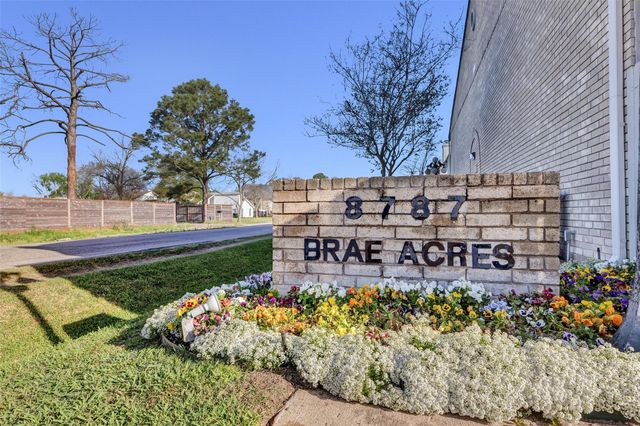 8787 Brae Acres Road 204, Houston, TX 77074