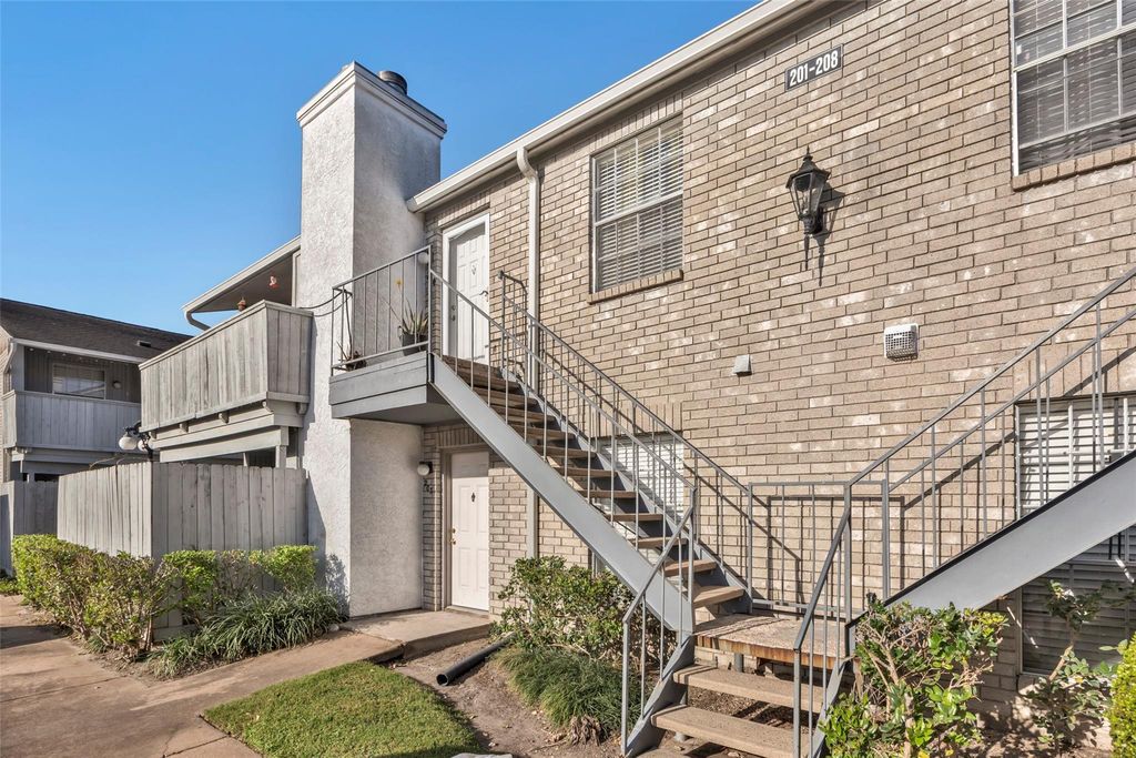 8787 Brae Acres Road 204, Houston, TX 77074