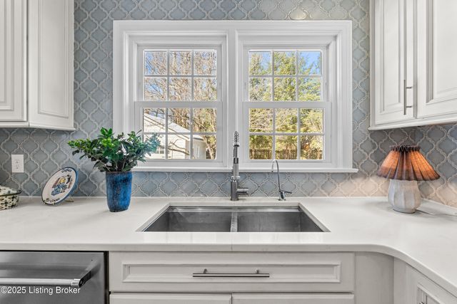 3917 Leland Rd, Louisville, KY 40207