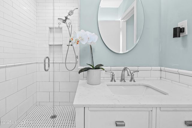 3917 Leland Rd, Louisville, KY 40207