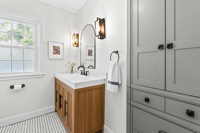 3917 Leland Rd, Louisville, KY 40207