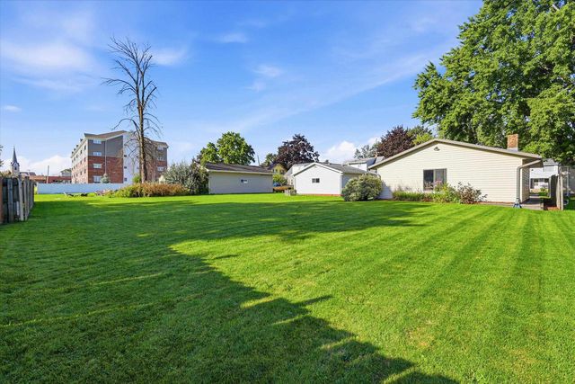 808 GRAND AVENUE, Little Chute, WI 54140