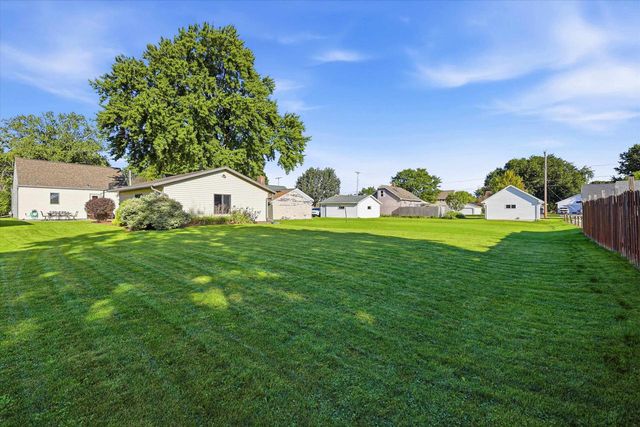 808 GRAND AVENUE, Little Chute, WI 54140