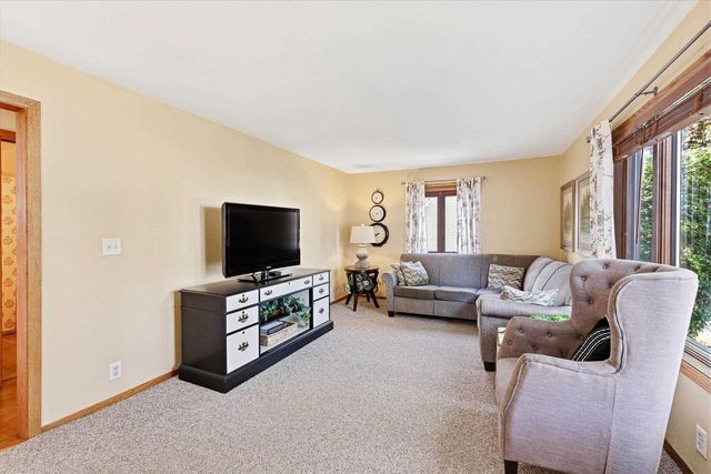 808 GRAND AVENUE, Little Chute, WI 54140
