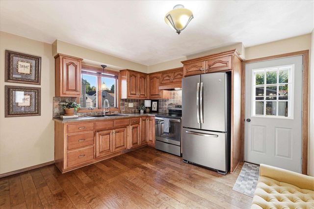 808 GRAND AVENUE, Little Chute, WI 54140
