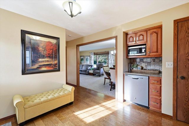 808 GRAND AVENUE, Little Chute, WI 54140