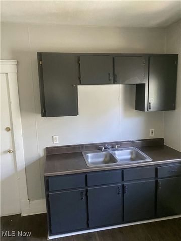 677 E 92nd Street, Cleveland, OH 44108