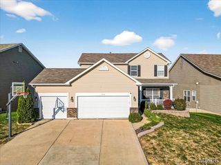 1828 Sterling Oaks Drive, St Peters, MO 63376