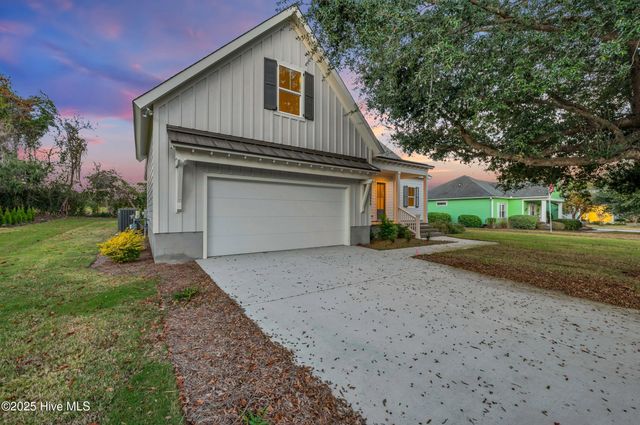5988 Gray Squirrel Path, Southport, NC 28461