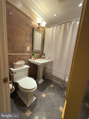 6801 OLD CHESTERBROOK RD, Mclean, VA 22101