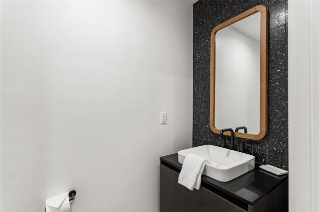 48 East Ave 2011, Austin, TX 78701