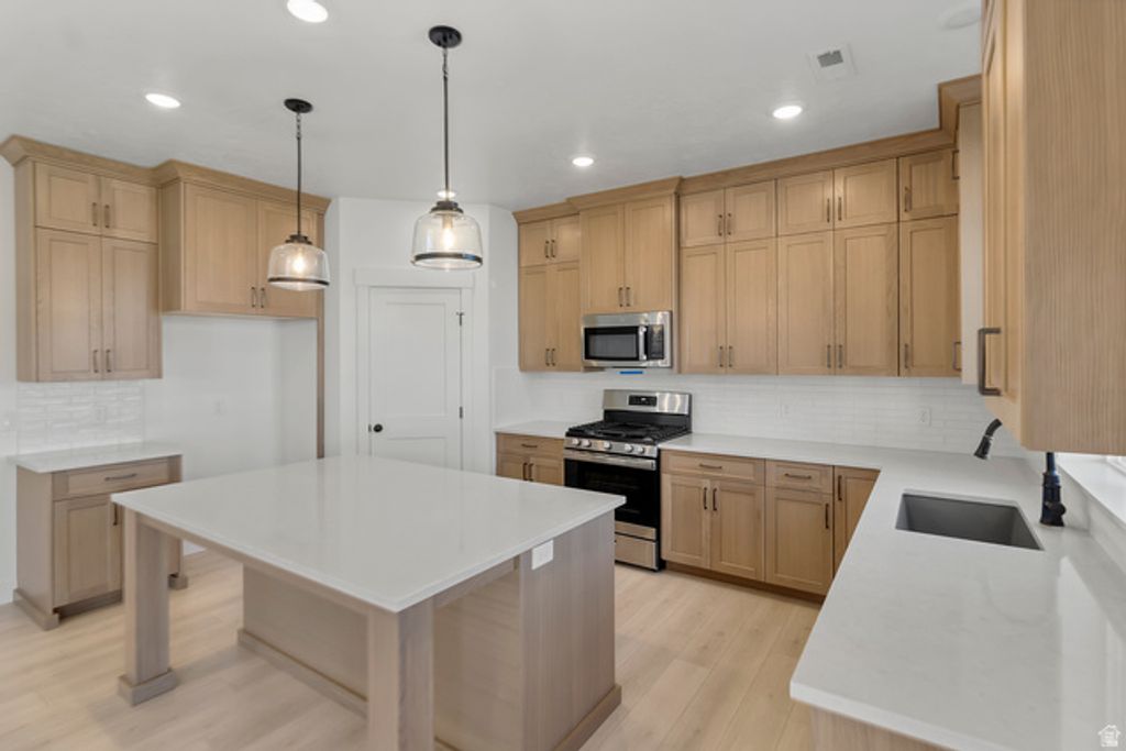Image 12 of property listing at 1692 W RIVERGATE DR, Logan, UT 84321